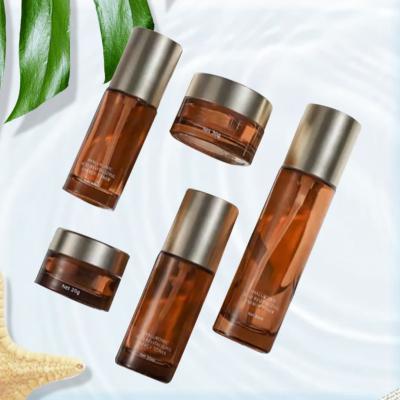 China Face Cream Glass Jar 50g Toner Spray Bottle 30ml 50ml Glass Bottle Eco-friendly Cheap Cosmetic Set for sale