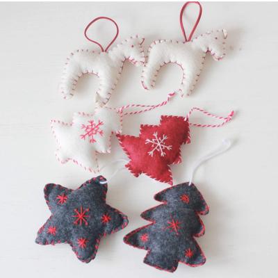 China Eco-friendly Christmas Felt Heart And Craft Tree With Snow Decoration Small Christmas Ornament Hanging Gifts for sale