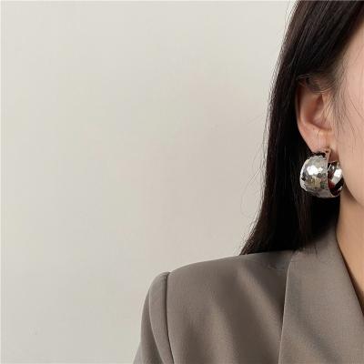 China 925 Trendy Fashionable Silver Chunky Hoop Earrings Vintage Gold Mail Earrings for sale