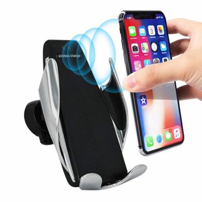 China Adjustable Price Radiocompetitive Universal LED Credit Waist Magnetic Car Phone Holder with Wireless Charger for sale