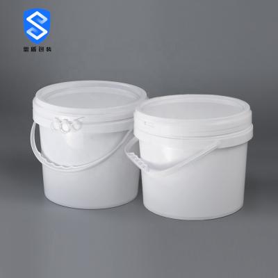 China 2021 factory direct wholesale paint low cost strong 5 liter plastic bucket with lid for sale