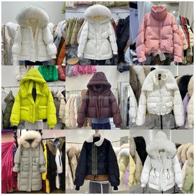 China Waterproof 2023 New luxury Winter Women's Large natural fur down coat Loose Parka Women's loose hooded 90% white duck down jacket for sale