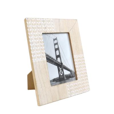 China American style wholesale home decoration latest design installed simple and creative vertical photo frame for sale