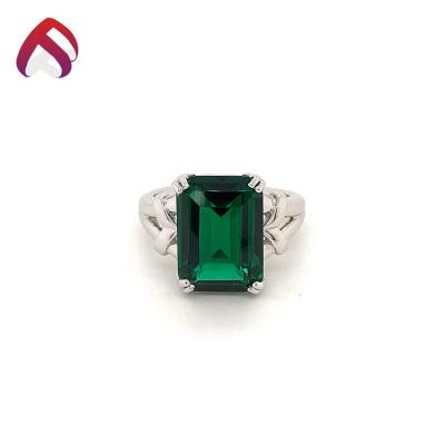 China Romantic green high quality jewellry simple cut gemstone 925 sterling silver wedding ring for sale