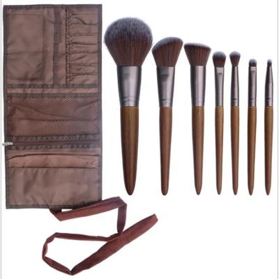 China Angular Blush 7pcs Makeup Tools Wood Handle Smooth Hair Makeup Brush Set for sale