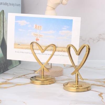 China Creative Wedding Party Table Decorations New Arrivals Card Buckle Heart Shape Metal Clips Holder for sale