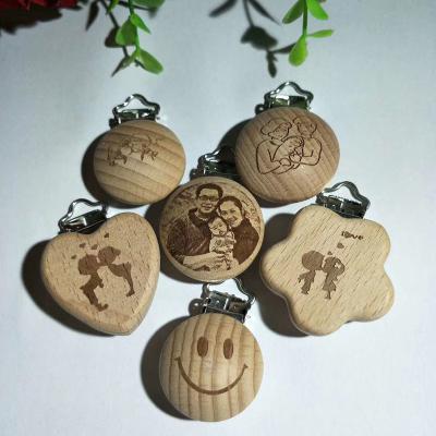 China BPA Free 35mm Custom Design Natural Wood Plain Round Baby Teething Wooden Pacifier Clip for sale