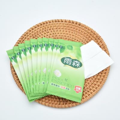 China Skin Care Factory New Arrival One Piece Package 10pcs Portable Wet Wipes for sale