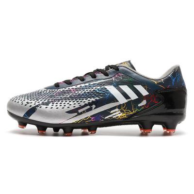 China Sports shoes soccer shoes 2022 hot sale top world cup soccer low boots long spikes unisex broken spikes for sale