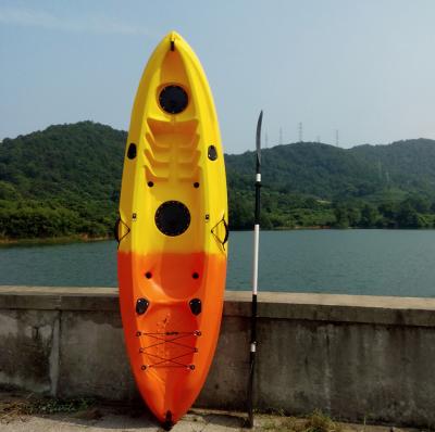 China Singles of men are resting on the kayak for sale