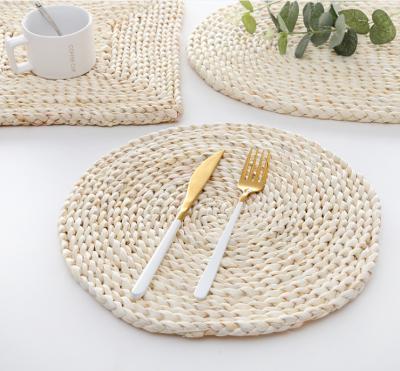 China Graceful Washable Woven Round PP Rattan Viable Woven Place Mats Tray Placemats Round for sale