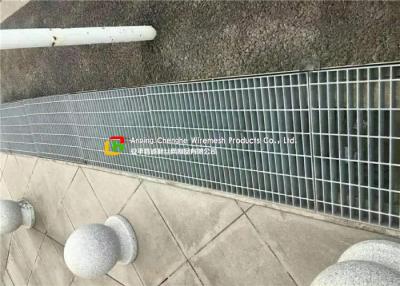 Chine Grille discordante piétonnière galvanisée de fossé, couverture de drain pour la canalisation à vendre