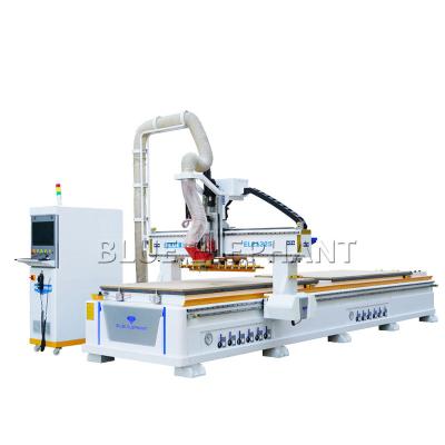 China Garment Shops Newly Launch Buffet Door Making Machines ATC CNC Router Machine 1325 With Double Platforms for sale