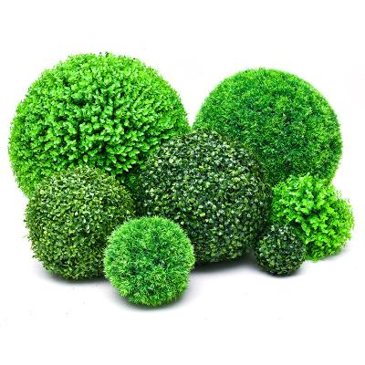 China High Quantity Milan Leaves Plastic Artificial Grass Ornamental Hanging Ball Eco - Friendly For Front Door for sale