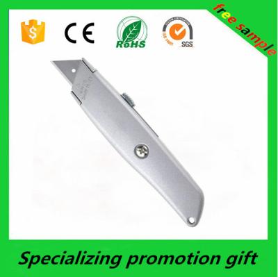 China Cortador retractable de la caja del bolsillo de la cuchilla del cuchillo para uso general de acero resistente del cortador en venta