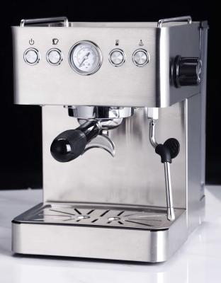 Chine Latte italien 1.7L de cappuccino d'expresso de machine de café de ménage de la pompe 220V à vendre