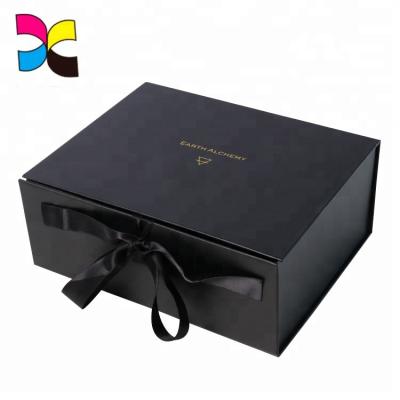 China Biodegradable Luxury Flat Pack Foldable Rigid Cardboard Black Magnet Jewelry Box for sale