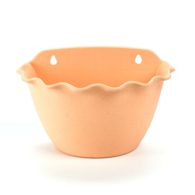 China Eco-friendly Garden Cheap Outdoor Wall Plastic Planter Flower Pots With Hanging Holes for sale