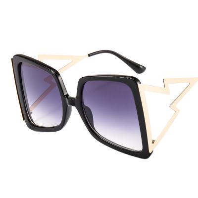 China Anti Ultraviolet Strong Vintage Shades Fashion Sunglasses Light Filter Fashion Square Sunglasses Women for sale