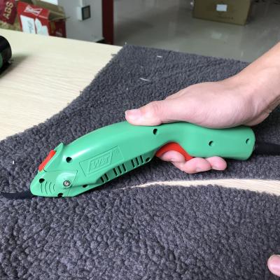 China Easy Operation Plug In Fabric Cutting Electric Scissors Cardboard Upholster Mat Electric Shears for sale