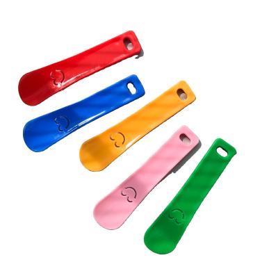 China Stainless Steel Teleskopisc Shoe Horn Plastic Travel Horn Plastic Transparent Wood Shape Lazy Spoon Promotion Shoe Horn for sale