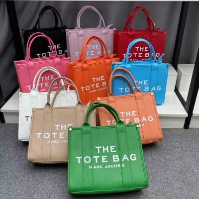 China Cushioning a Bag 2022 Custom PU Women's Designer Tote Bag Designer Large Capacity Main Luxury Messenger Handbag Bag for sale