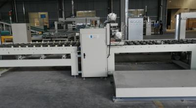 China Voor het oppervlak van de vloerplaat Glas Plastic Sheet Film Laminatie Machine met de totale afmeting 6300 * 1550 * 1200mm Te koop