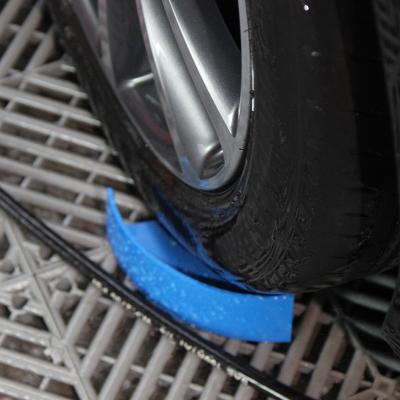 China Classic Vehicle Cleaning Tool Prevent Car Wash Water Hose From Getting Stuck Plastic Partition Car Wash Hose Slide for sale