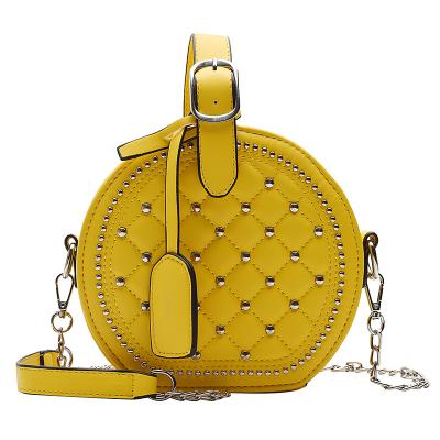 China 2021 Fashion Hot Selling Round Shape Women Bags Handbag Rivet Decoration Cute Shoulder Chain Handbags For Women for sale