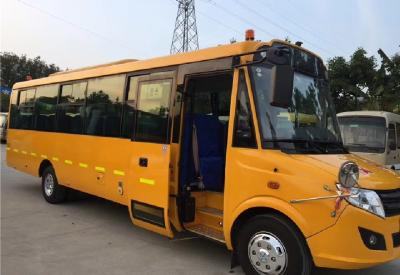 China Autobús escolar amarillo viejo de DONGFENG, modelo usado grande del autobús LHD del coche con 56 asientos en venta