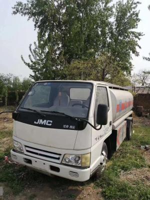 中国 ディーゼルによって使用されるタンク車オイルの交通機関のJMCによって使用される燃料を補給するトラック5トン 販売のため