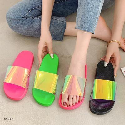 China New Design Women Flat Transparent Slipper Sandals Summer Jelly Fashion Logo Beach Slippers Custom Made for sale