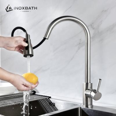 中国 Black Metered Single Tap SUS304 Stainless Steel Stand Kitchen Faucet Mixer Sink Faucet With Pull Down Sprayer 販売のため