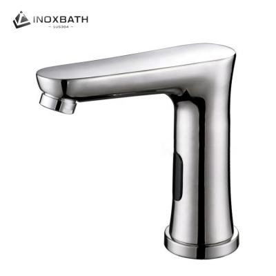 中国 Hot And Cold Wash Stainless Steel Sense Faucets Bathroom Deck Mounted Water Touchless Faucet Hotel Household Sink Sensor Basin Faucet 販売のため