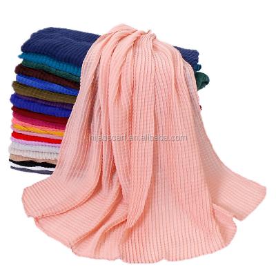 China LMLAVEN Fashion Simple Plaid Wrinkle Scarf Women Muslim Scarves Pleated Cotton Hijab Wrap for sale