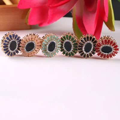 China Women Mixed Color Shiny Crystal Brooch Women Long Muslim Hijab Scarf Pins Magnetic Clasp for sale