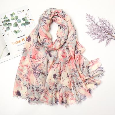 China New 2020 Muslim Fashion Women Hijab Shawl Tassel Printed Cotton Floral Viscous Hijabs Scarf for sale