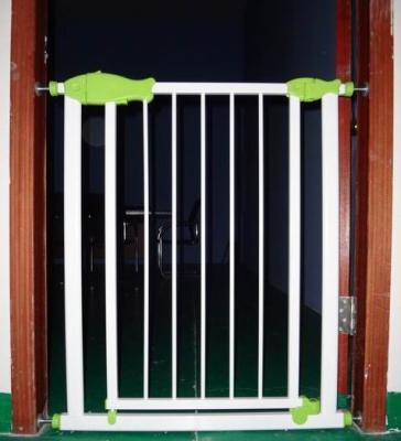 China Auto Stair Babies Safety Gates , Adjustable Children Safety Gates for sale