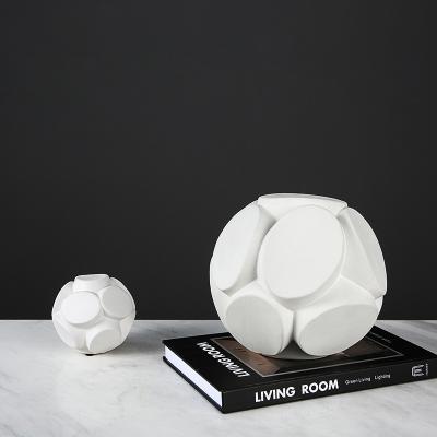 China New Arrival Minimalist Interior Ceramic Accessories Decor Home Ware Decorative Ball for sale