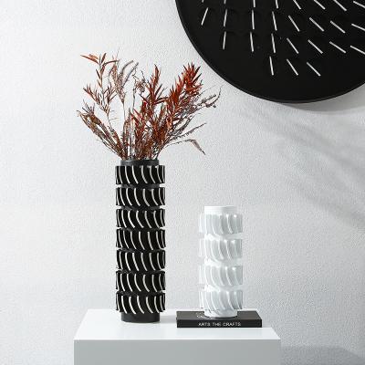 China Europe 2021 New Home Decor Modern Abstract Art Black And White Striped Round Ceramic And Porcelain Flower Vase For Home Decor for sale