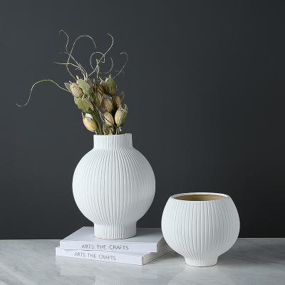 China Europe Decor Minimalist White Round Vase Ceramic Porcelain Morandi Decorative Vase For Living Room Home Decor for sale