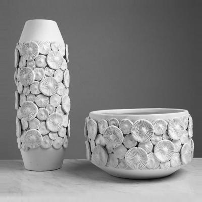 China Modern interior decorations 2021 luxury piece home handmade porcelain accent decor vases for sale