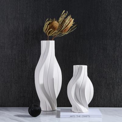 China Interior Decorations Modern Home Accessories Decoration Irregular Unusual Unusual Vase For Home Decor Ceramic for sale