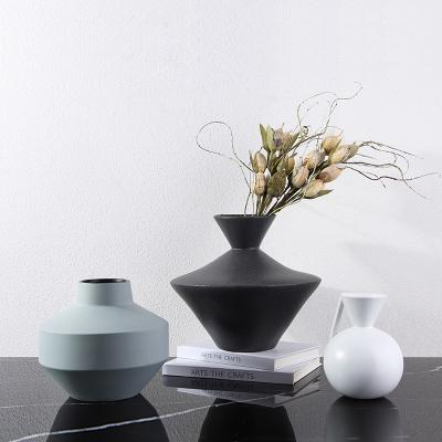 China Home Decor Interior Decorations 2021 New Design Vase Table European Modern Style Nordic Ceramic Vase for sale