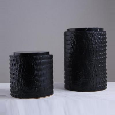 China Stored Accessories Home Decoration Patches Black Decoration Object Ceramic Jar With Lid for sale