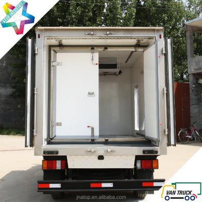 China Single Cab Multi-Temperature Refrigerated Light Duty Truck NPR Chassis Ice Cream Yogurt Reefer Truck for sale