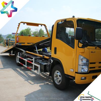 China Single Cab SEATED ON 700P NPR Hydraulic Chassis Car Carrier Wrecker Medium Duty Car Rescue Drop Down Truck Wrecker for sale