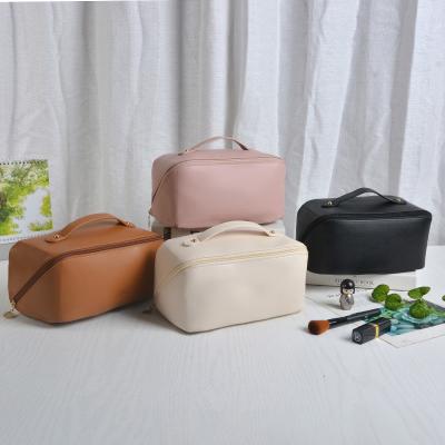 China Large Capacity Large Capacity Cosmetic Bag Women's Travel Makeup Bag Portable Leather Cosmetics Bag With Handle for sale