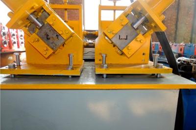 China Drywall Staal het Gegalvaniseerde 5.5kw Lichte Keel Roll Forming Machine Metal Nagel en Spoor Maken Te koop