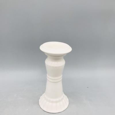 China Low MOQ Pillar Shape Eco - Friendly Wedding White Porcelain Candle Holders for sale